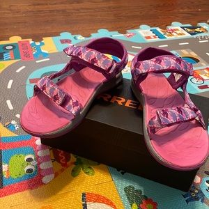 Merrell sandals, size 3M. Great condition.